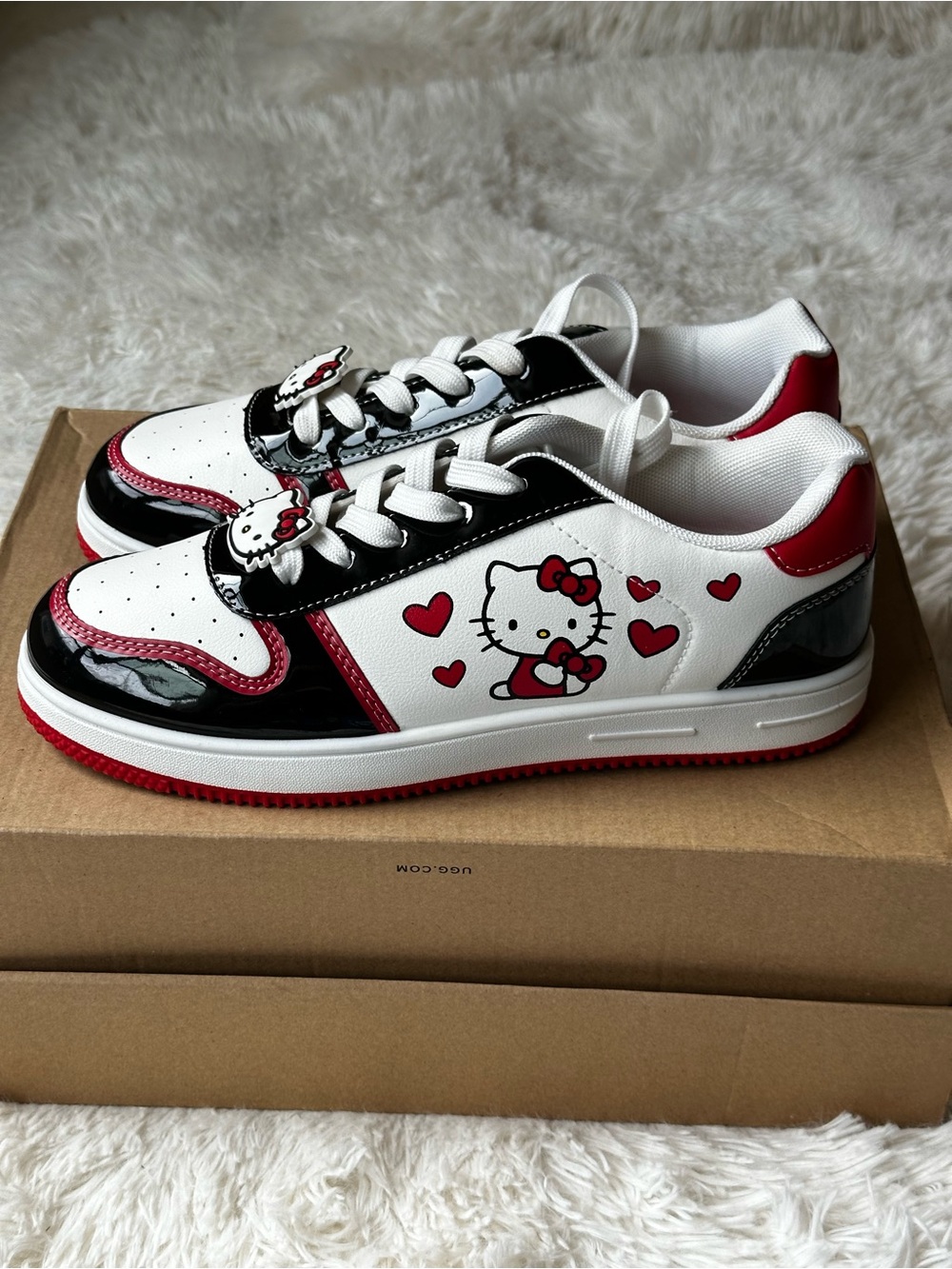 Hello Kitty Casual Court White Red Black Sneakers Low Top Shoes Size 8 Women's